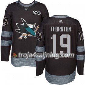 San Jose Sharks tröja Joe Thornton 19 1917-2017 100th Anniversary Adidas Svart Authentic - NHL Tröjor Herr